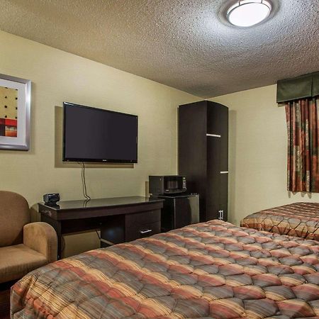 Rodeway Inn Belleville Exteriér fotografie