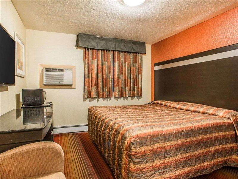 Rodeway Inn Belleville Exteriér fotografie