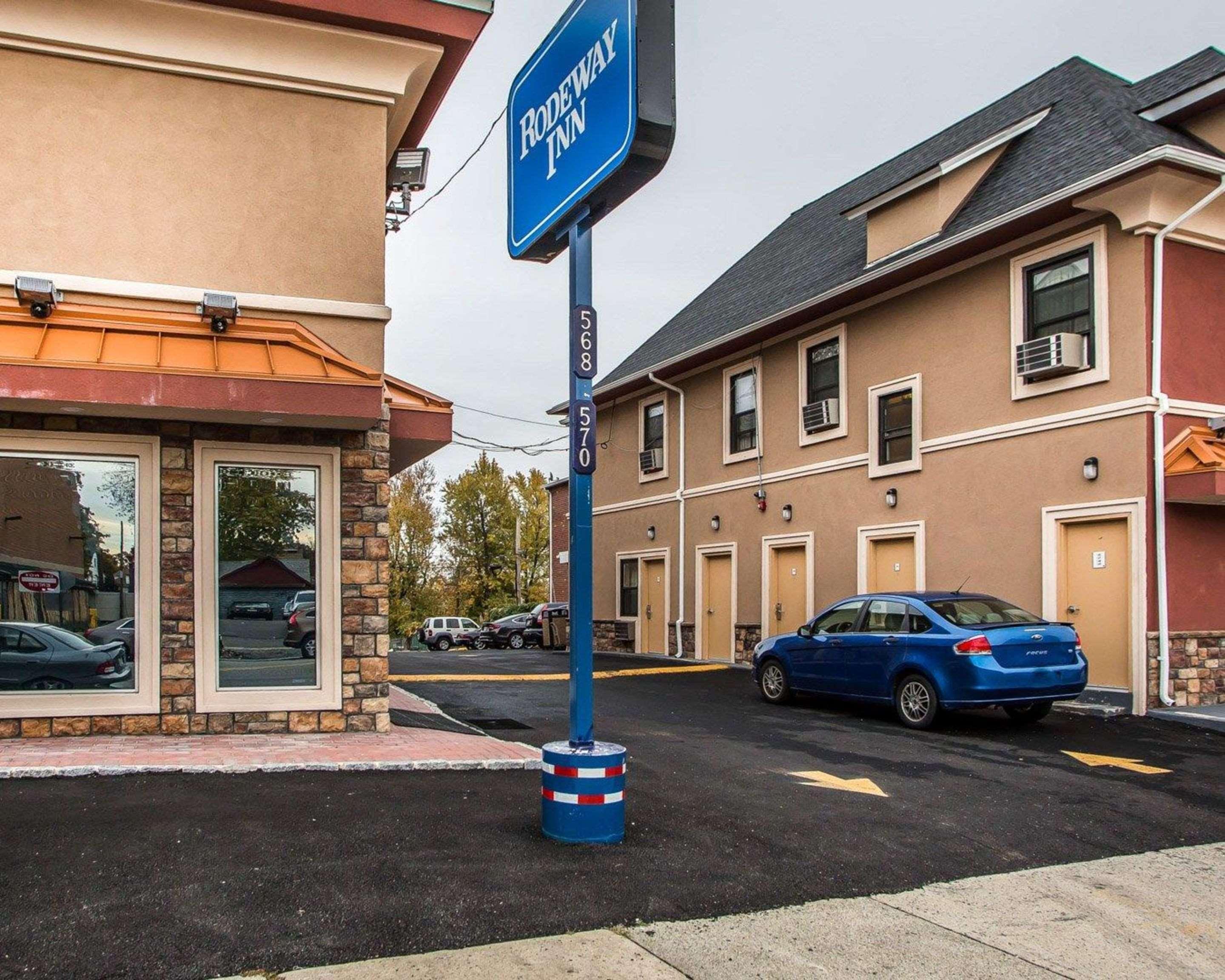 Rodeway Inn Belleville Exteriér fotografie